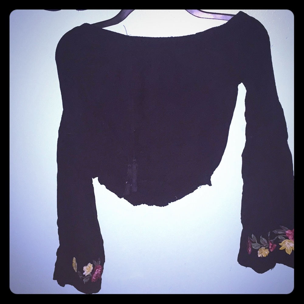 Black long sleeved crop top